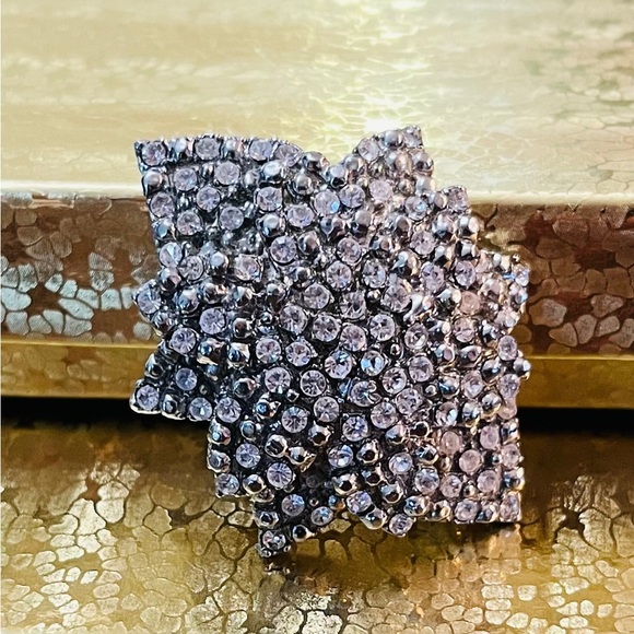 Vintage silverplated Pave set rhinestone dimensional Leaf brooch NWT.nice!! - Picture 4 of 8